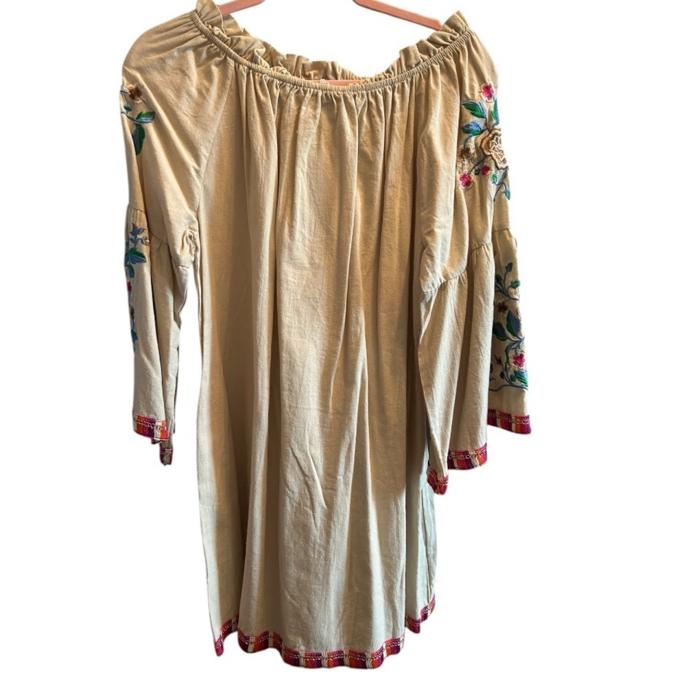 Velzera NWT Beige With Embroidery Detail Dress